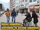 Tekerlekli sandalyelerle sokaa ktlar