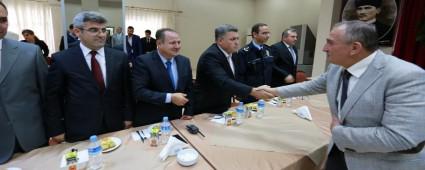 Protokol bayramlama programnda bir araya geldi