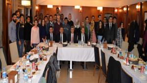 Trke gnllleri Vali Baru ile bulutu