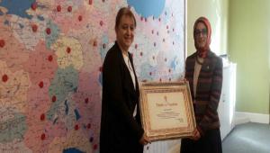 DAVUTOLU'NDAN BR TEEKKRDE ARZU AYDIN'A