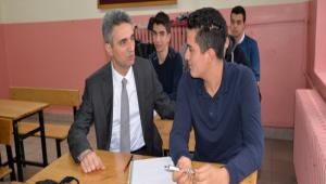 Vali okullarda incelemelerde bulundu