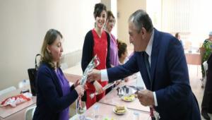 Bakan ebeleri ziyaret etti