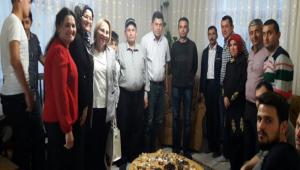 Biz onlarn sesi, kulayz