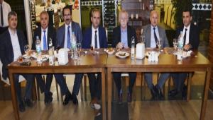 Rektr rencilerle iftarda bulutu