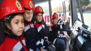 BOLU BELEDYES TFAYES KAPILARINI RENCLERE ATI