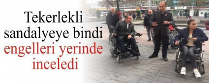 Tekerlekli sandalyeye bindi engelleri yerinde inceledi