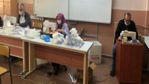 retmenler, salklar iin siper maske retiyor