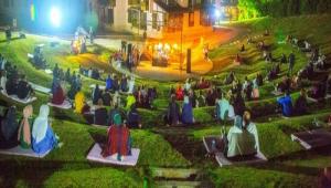 NARVEN\'DE BAYRAM COKUSU, DOAYLA VARIZ AIK HAVA AMFS\'NDE YAANDI