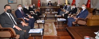 VAL MT, VAL YARDIMCILARI VE KAYMAKAMLARLA BR ARAYA GELD