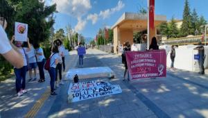 KADINLAR STANBUL SZLEMES N EYLEMDE