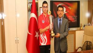 AMPYONDAN ANLAMLI ZYARET