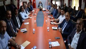 VAL KILI, TURZM TEMSLCLER LE BR ARAYA GELD