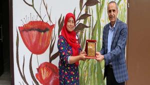 GELNCK KADINLARINA PLAKET VE TEEKKR BELGES