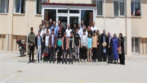 \"HAYD KO GEL, CAMLER SENNLE GZEL\"