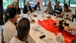 VAL KILI KARACASU\'DA VATANDALARLA BR ARAYA GELD