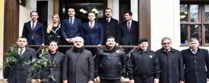 VAL KILI, OCUK GRME MERKEZ\'N ZYARET ETT