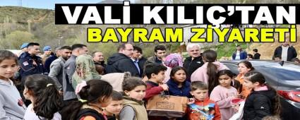 VAL KILI, AFET BLGESNDE VATANDALARLA BAYRAMLATI