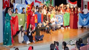 Renkli grntlere sahne olan Uluslararas renciler Gn\'ne youn ilgi