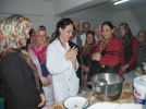 K�yl� kad�nlar peynircilik kursunda