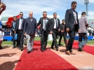 Y�K Ba�kan� i�in stadyuma k�rm�z� hal� serildi