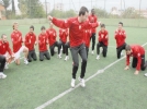 Futbolcular dans ederek yeteneklerini sergilediler