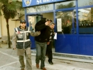 6 ki�i g�zalt�na al�nd�