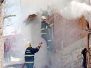 Tavuklar� itfaiye kurtard�