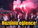 E�lenerek veda ettiler
