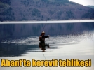 Abant�ta b�y�k bal�k k���k bal��� yiyor