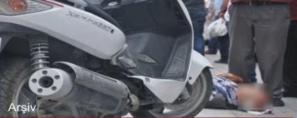Motosiklet ya�l� adama �arpt�