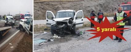Bolu'da 2 otomobil �arp��t�