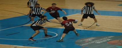 Sebenspor �ampiyonlu�un k�y�s�ndan d�nd�: 27-25