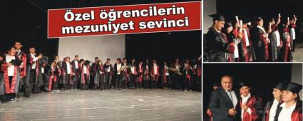 �zel ��rencilerin mezuniyet sevinci