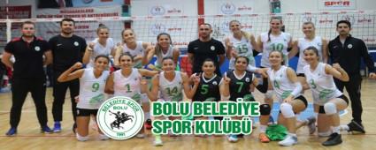 SULTANLAR ZORLANMADAN KAZANDI�
