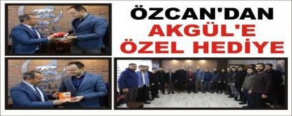 �ZCAN'DAN AKG�L'E �ZEL HED�YE