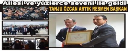 Ailesi ve y�zlerce seveni ile geldi