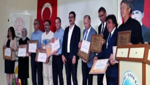 BEYAZ BAYRAKLARINI T�RENLE ALDILAR