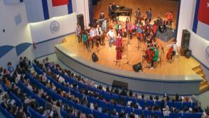 ��RENC�LER�NDEN MUHTE�EM KONSER