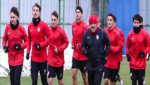 KIRMIZI-BEYAZLILAR VANSPOR MA�I ���N VAN\'DA